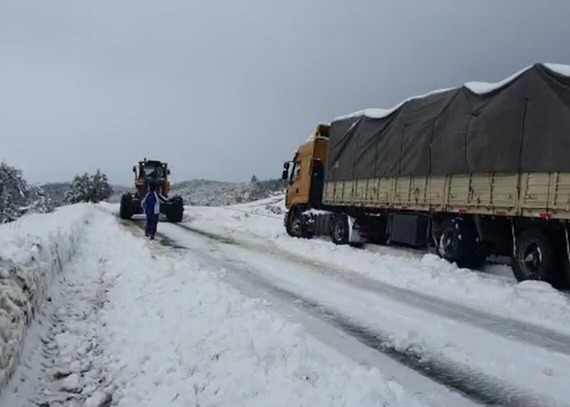 Río Negro: abren la licitación para el servicio de mantenimiento invernal RN40