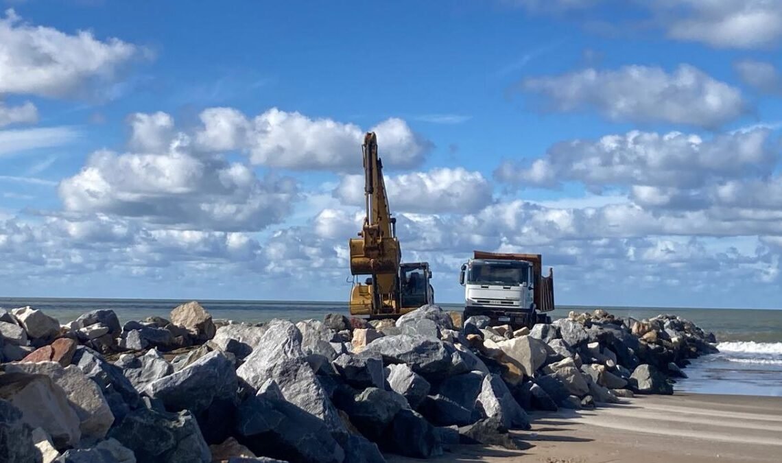 Se reactivó la obra de protección del frente costero en Las Toninas