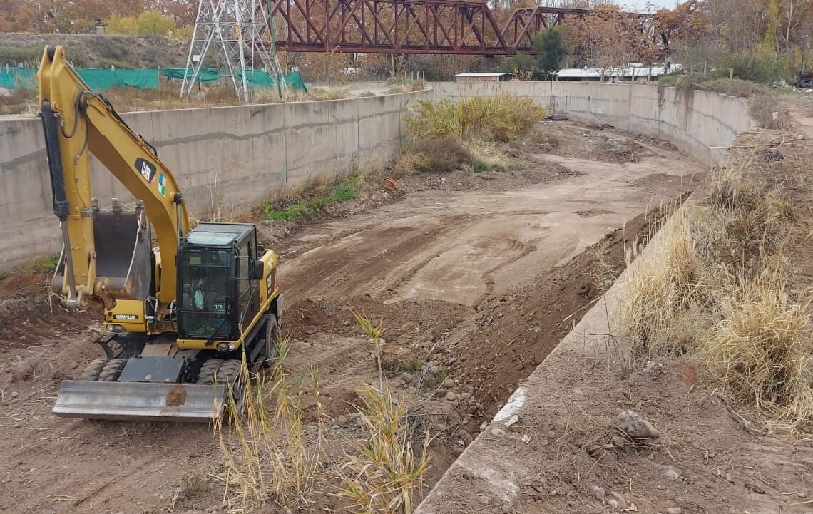 Intensos trabajos de Hidráulica en los colectores de Mendoza