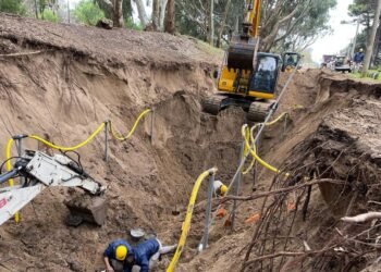 Obra de cloacas en el Sector Industrial Planificado de Lucila del Mar
