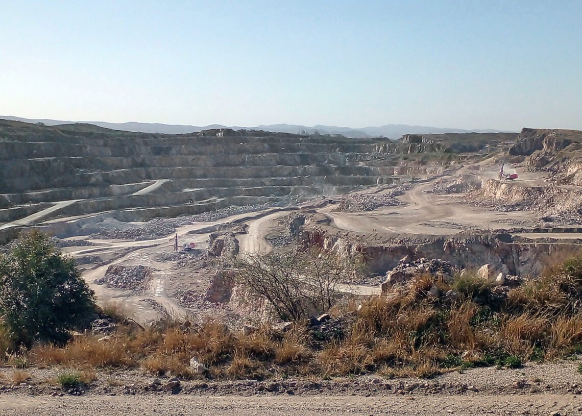 Servicios mineros: perforación y voladura
