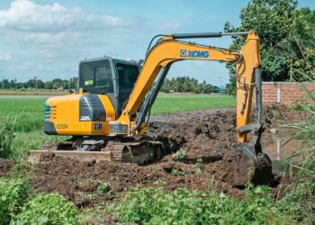 Para operaciones de excavación, demolición y carga