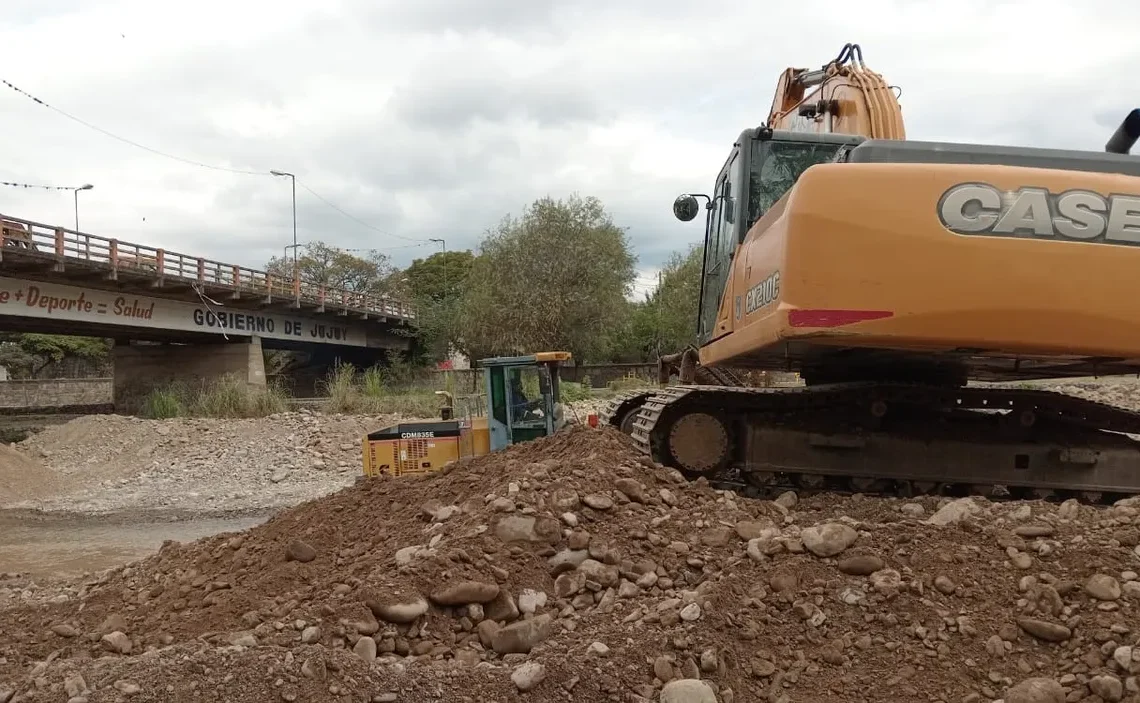 Plan Hídrico Provincial jujeño: avanzan obras de encauce en el Río Xibi Xibi