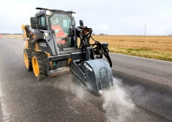 Realizan importantes trabajos sobre la Ruta Nacional 3