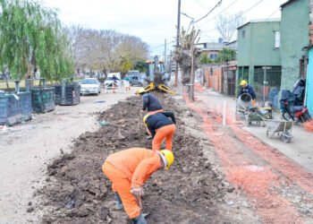Avanza la megaobra de agua y cloaca en Villa Itatí en Quilmes