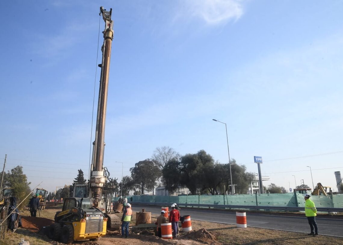 Córdoba: ejecutan obra del puente para salir de Valle Escondido hacia Ejército Argentino