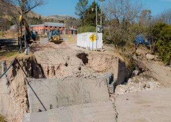 Catamarca: iniciaron la reconstrucción del puente sobre Río Las Juntas