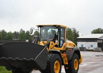 Volvo CE inaugura nuevas instalaciones de producción de cargadoras eléctricas en Suecia