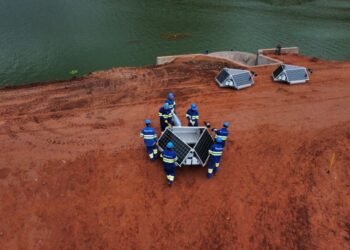 Sigue la instalación de los dispositivos de control ultrasónico en el embalse El Limón