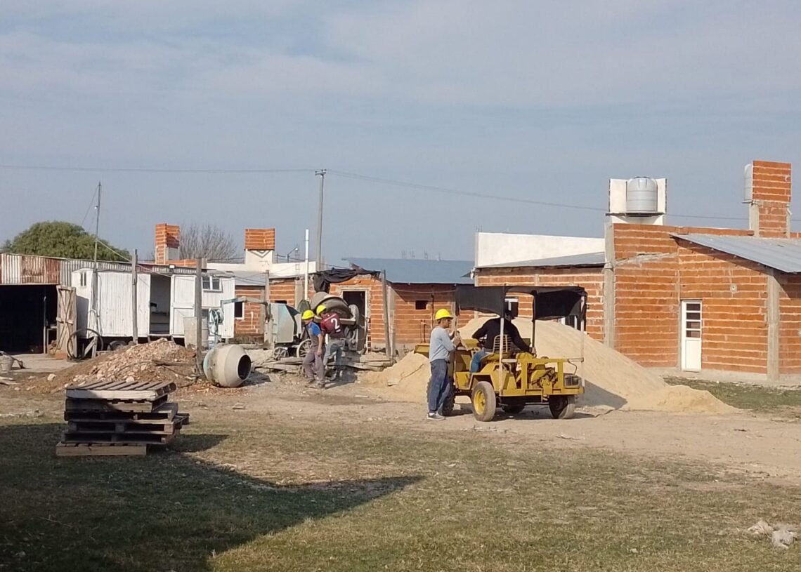 Con fondos provinciales reanudaron la terminación de 48 viviendas en Federal