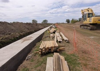 Obras hídricas y de infraestructura urbana en Trenque Lauquen y Pehuajó