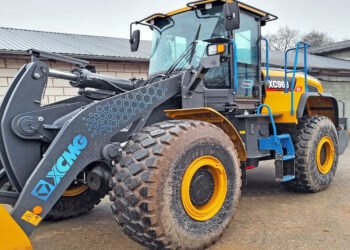 La cargadora frontal XC968-EV cuenta con tres motores eléctricos