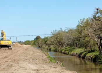 Berazategui: finalizaron los trabajos de saneamiento del canal pluvial Padre Mugica
