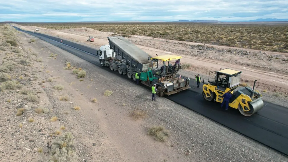 noticiaspuertosantacruz.com.ar - Imagen extraida de: https://elconstructor.com/neuquen-ultiman-detalles-para-culminar-la-repavimentacion-de-la-ruta-a-rincon-de-los-sauces/