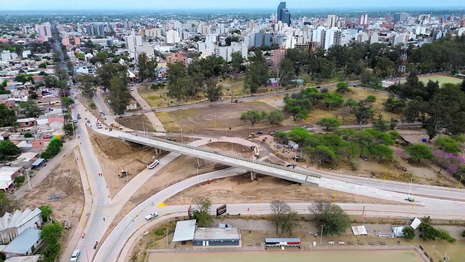 noticiaspuertosantacruz.com.ar - Imagen extraida de: https://elconstructor.com/una-de-las-obras-mas-importantes-en-santiago-del-estero-es-la-obra-de-la-autovia-ruta-nacional-9/