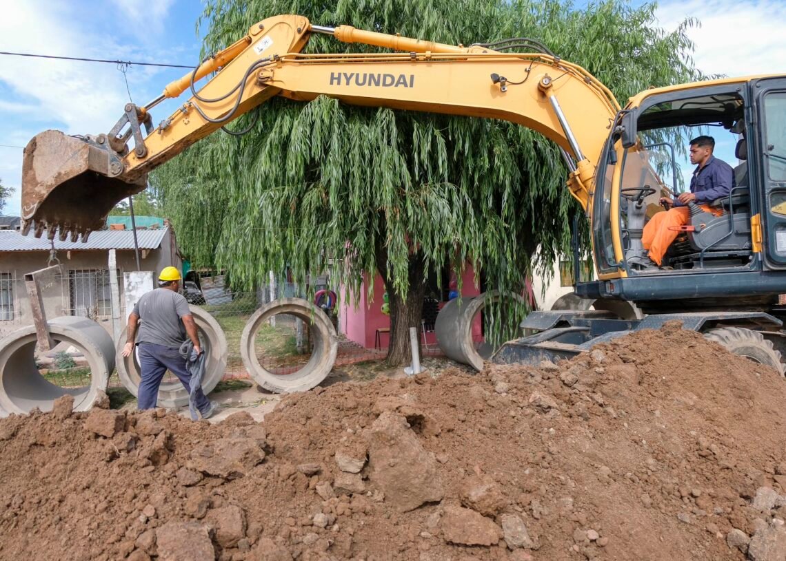 Avanzan las obras de infraestructura hídrica en Navarro