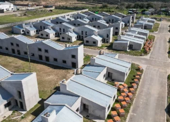 Continúa la construcción de 120 viviendas en Berazategui