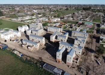 Construyen más de 100 soluciones habitacionales en Las Flores