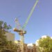 Con pluma abatible: versatilidad y productividad