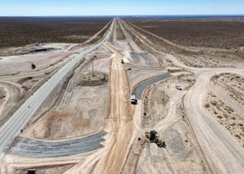 Ejecutan la vinculación de la ruta 67 con el Parque Industrial de Centenario