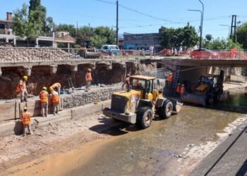Tucumán: sigue la construcción de nuevos muros de contención en Canal Sur
