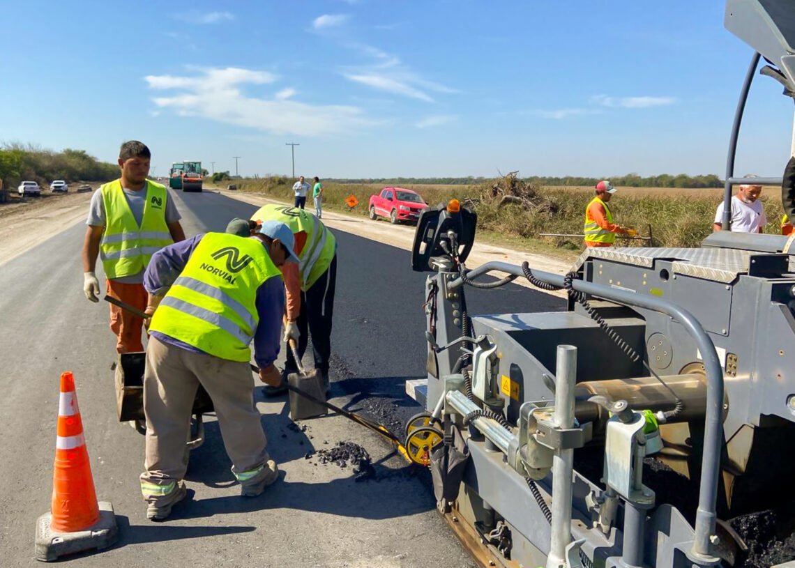 Entre Ríos: la obra de repavimentación de la ruta 10 presenta 50 por ciento de avance