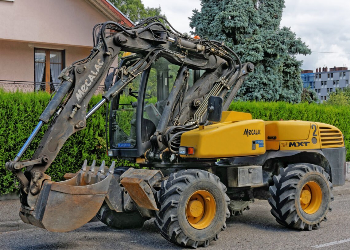 Una sola máquina para excavar, cargar, manipular y portar herramientas