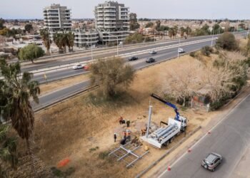 San Juan: Comenzó el montaje de las primeras megaestructuras para convertir a la Circunvalación en la primera ruta solar del país