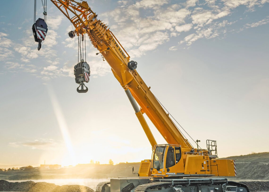 La poderosa grúa sobre orugas