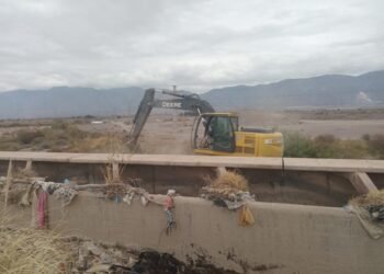 San Juan sanea puntos críticos de los canales matrices