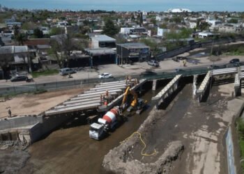 La Plata: avanza la obra del puente sobre el Arroyo «El Gato»
