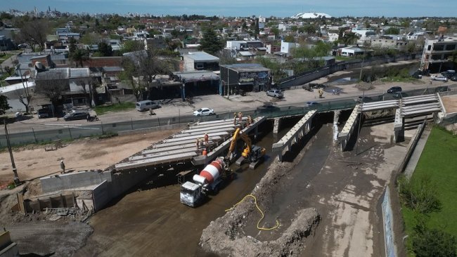 La Plata: avanza la obra del puente sobre el Arroyo «El Gato»