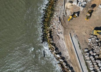 Avanzan las obras de la defensa costera en Pehuen Co
