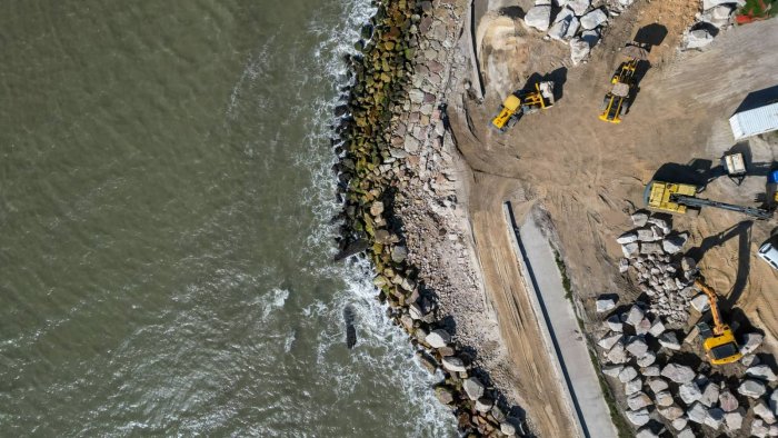 Avanzan las obras de la defensa costera en Pehuen Co