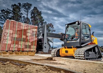 Nueva minicargadora compacta con brazo telescópico