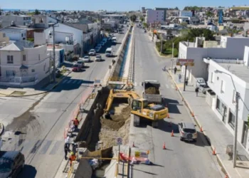 obra del conducto pluvial de descarga al mar