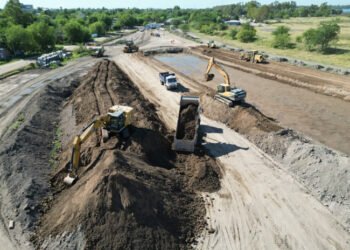 Continúa la ejecución de obras hidráulicas en Navarro