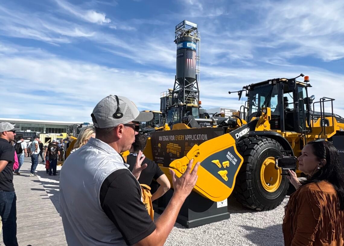 John Deere lanzó su nueva línea de excavadoras en ConExpo 2026