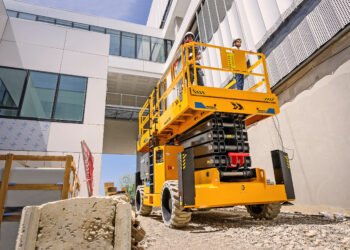 Las plataformas de tijera eléctricas también son todoterreno