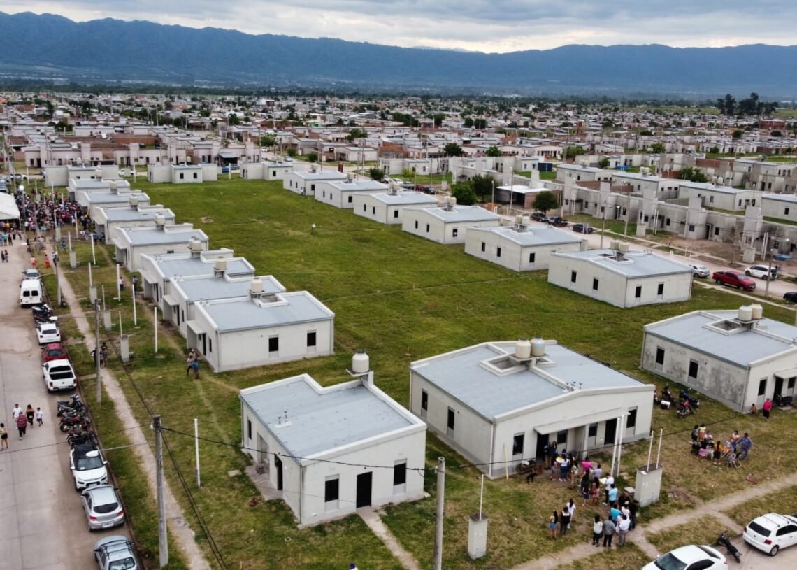 Tucumán: avanzan las obras de más de 1.600 viviendas y 1.400 lotes con servicios
