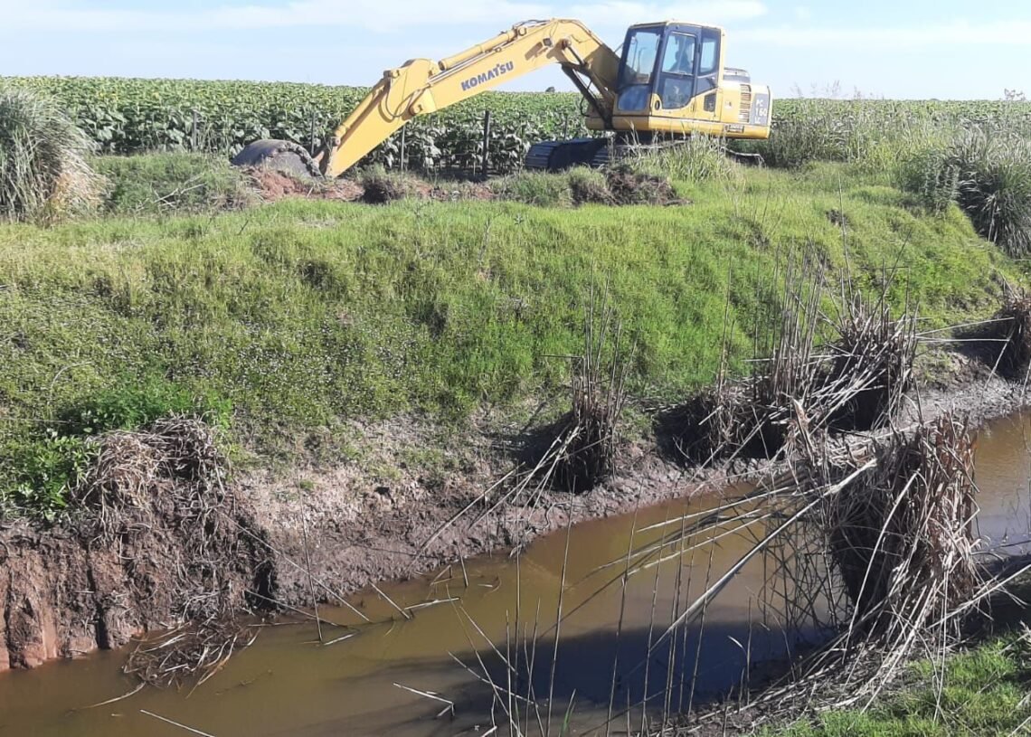 Santa Fe recuperó el canal Godeken-La Chispa y mejora el drenaje en el sur