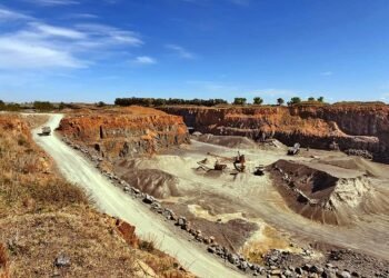 La cantera Cerro Azul se desarrolla por el método clásico de explotación de superficie