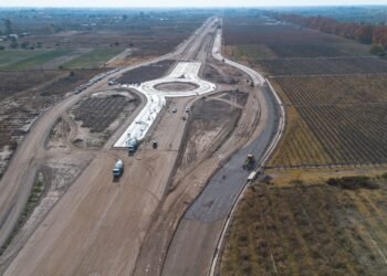 Doble Vía del Este mendocina: pavimentan las rotondas y retornos de la segunda etapa