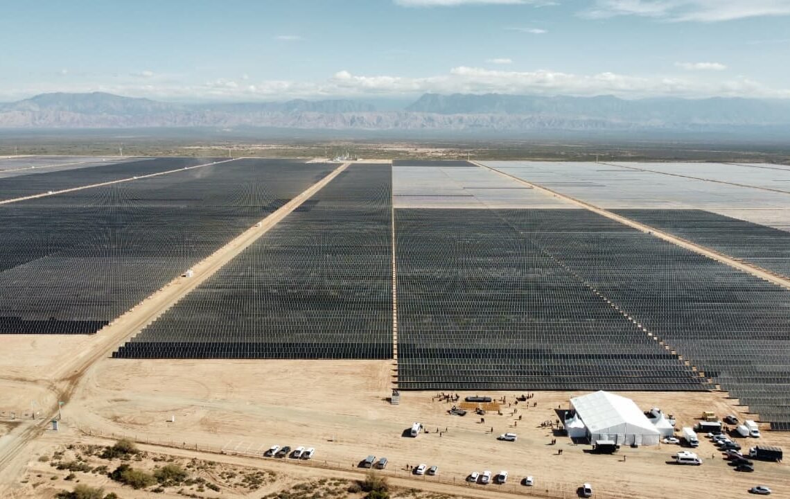 Mendoza inauguró el Parque Solar El Quemado y superó los 700 MW de energía solar instalada