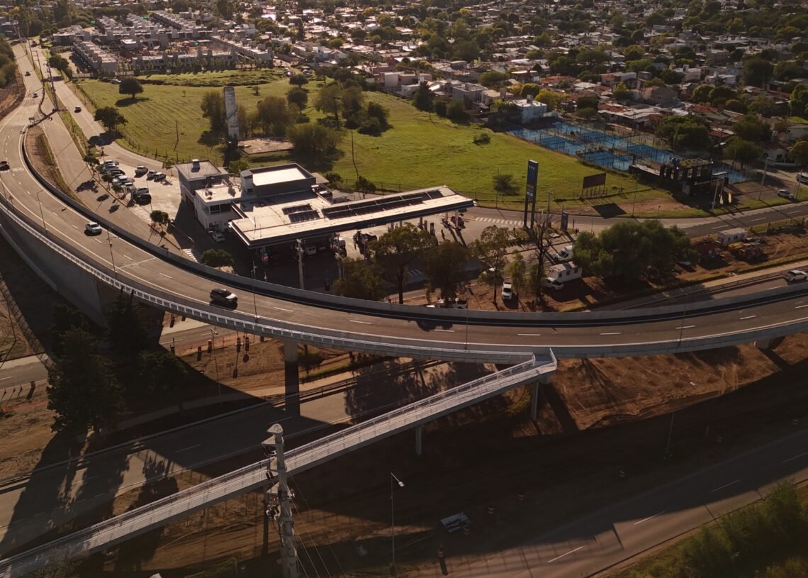 Córdoba acelera su agenda de infraestructura con nuevos proyectos viales y sanitarios