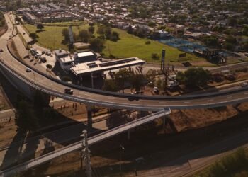 Córdoba acelera su agenda de infraestructura con nuevos proyectos viales y sanitarios