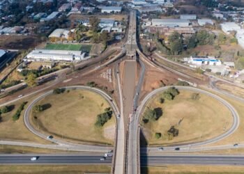 Avanza la obra del altonivel de avenida Vélez Sarsfield en Córdoba
