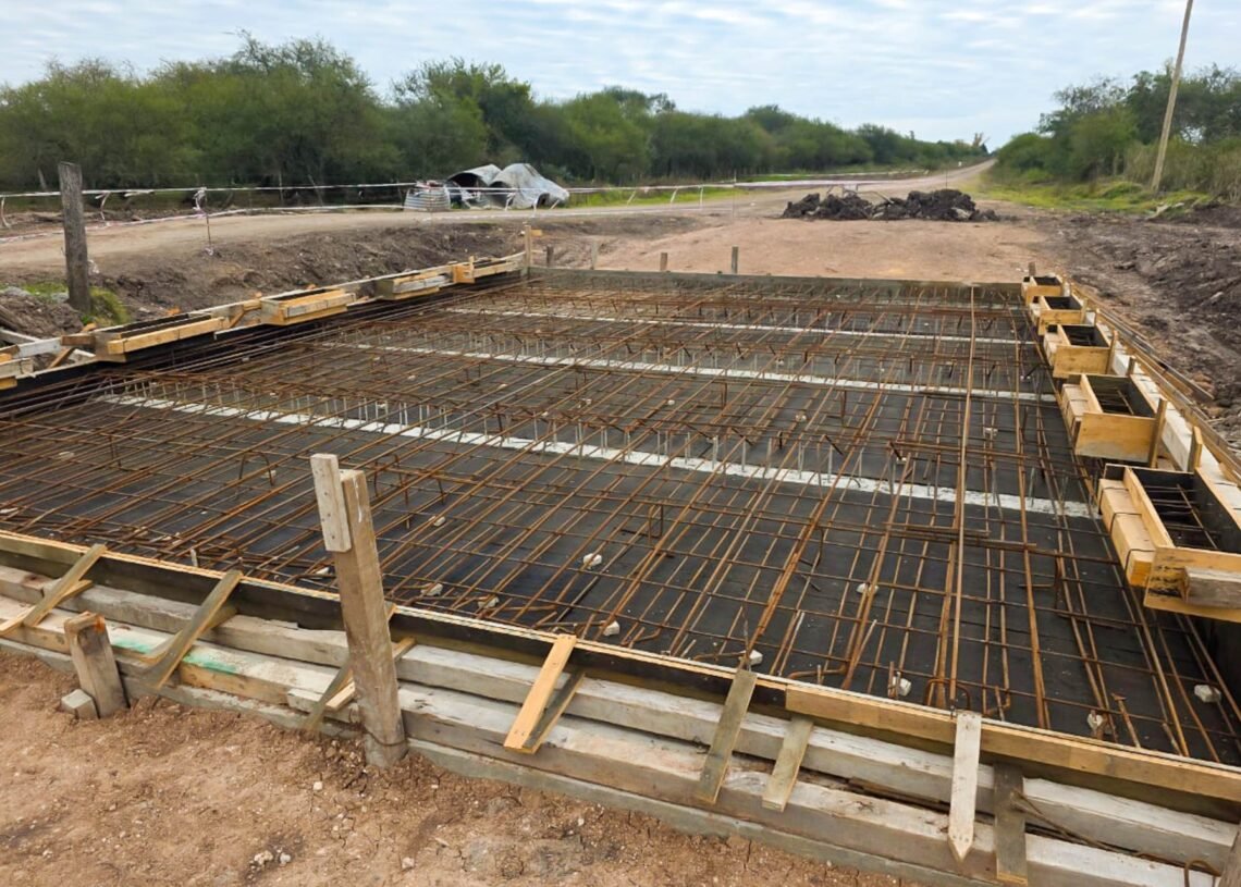 Avanza la construcción de cuatro calzadas sumergibles en Nogoyá