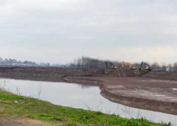 Avanza la obra de adecuación del cauce del Río Areco