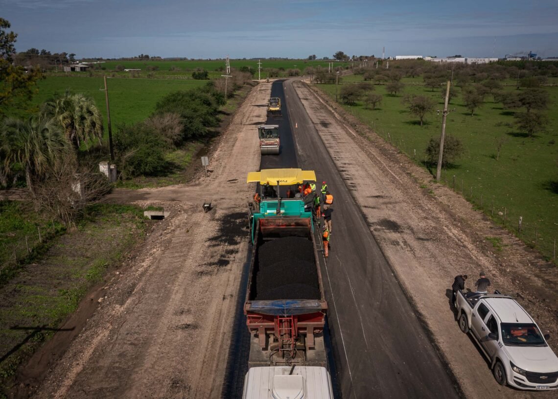 Continúa el asfaltado de la Ruta 23 entre los departamentos Uruguay y Colón
